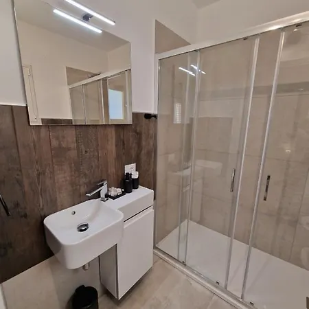 ベッド・アンド・ブレックファスト Fragi