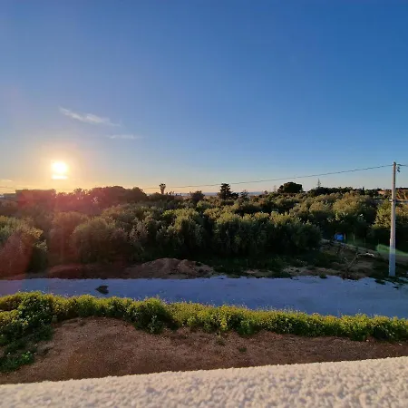 ベッド・アンド・ブレックファスト Fragi 3*