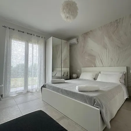 Fragi ベッド・アンド・ブレックファスト 3*